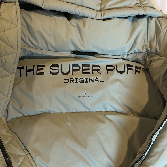 Aritzia Super Puff Jacket - Picture 2 of 7